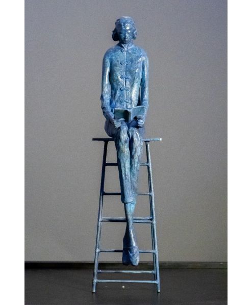 Lady on stool (blue)